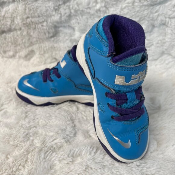 Nike Soldier Kids Snickers Sz 9C - Picture 1 of 8